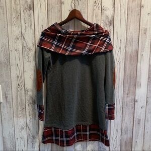 Boutique brand gray/plaid top size small